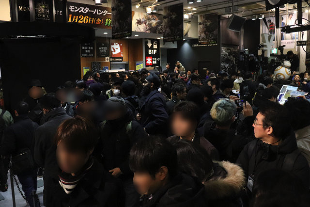『モンハン：ワールド』早朝の渋谷に約150人のハンターが集う！